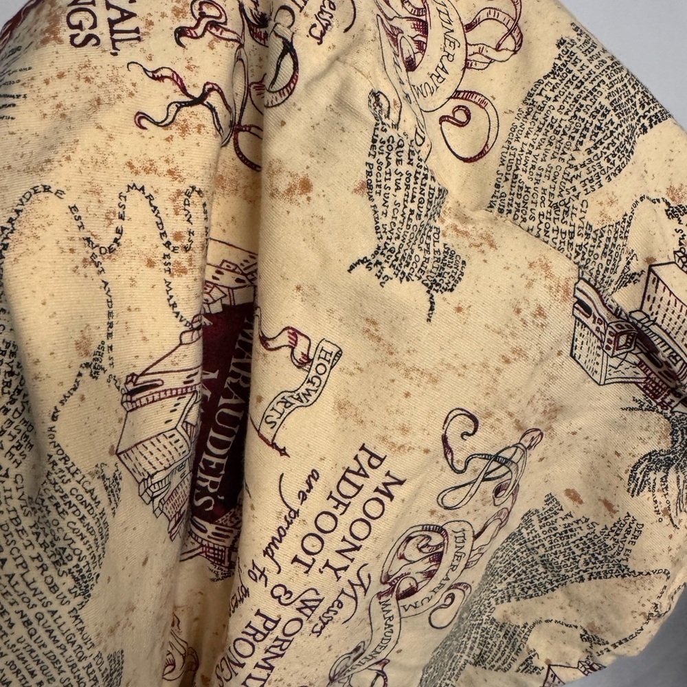 Handmade Harry Potter- Breasfeeding cover shawl- Cream and Burgundy Printed Map - Picture 3 of 4
